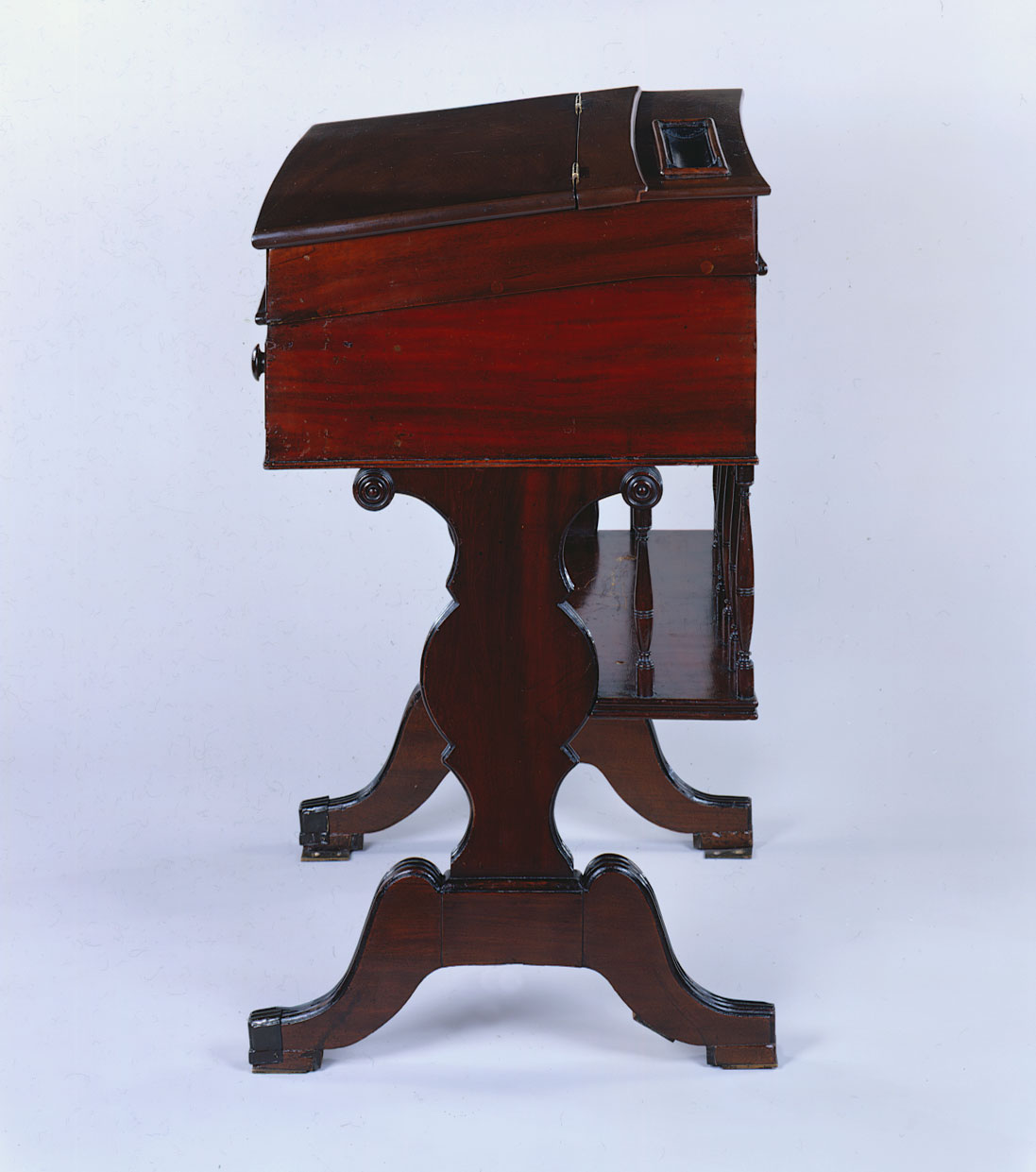 Desk  31 (XXXI)