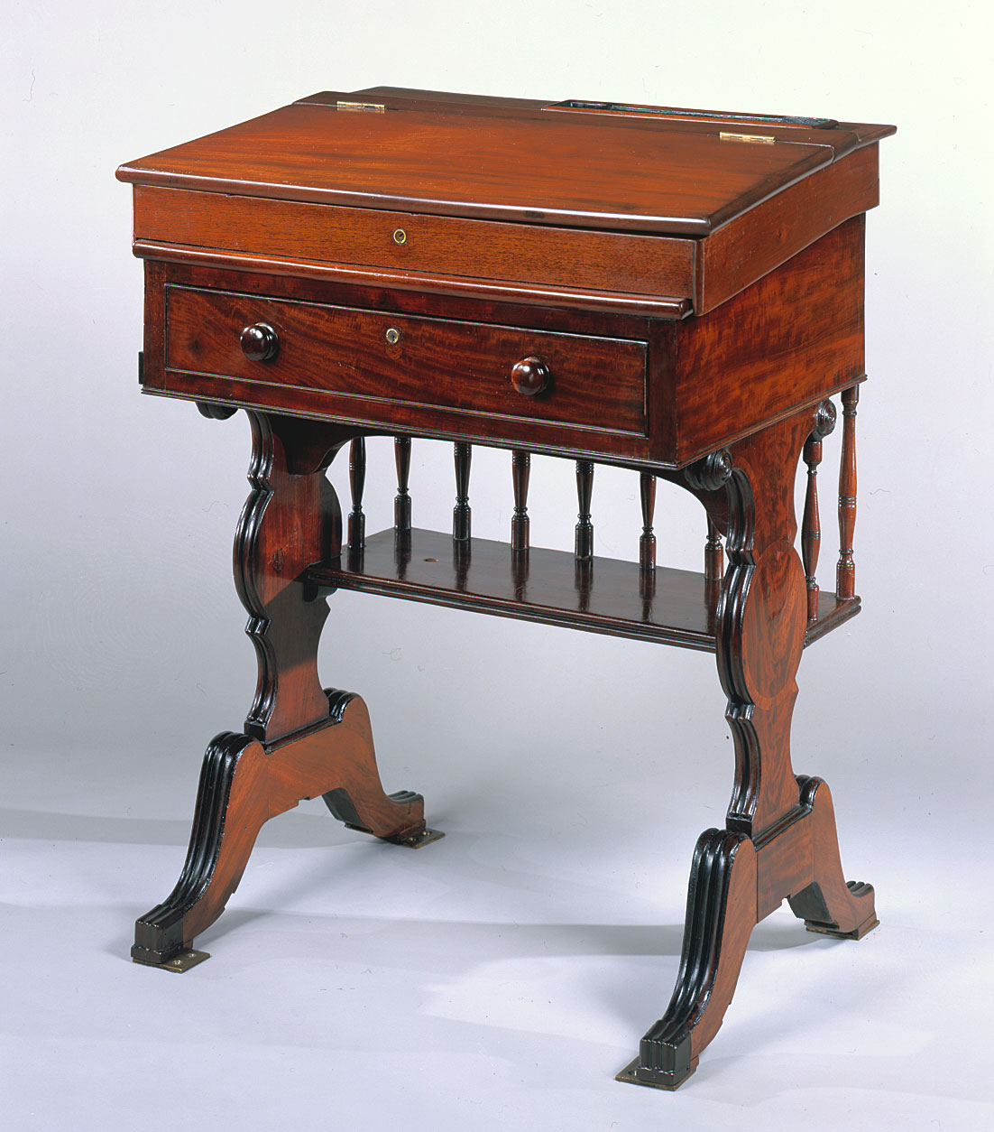 Desk  32 (XXXII)