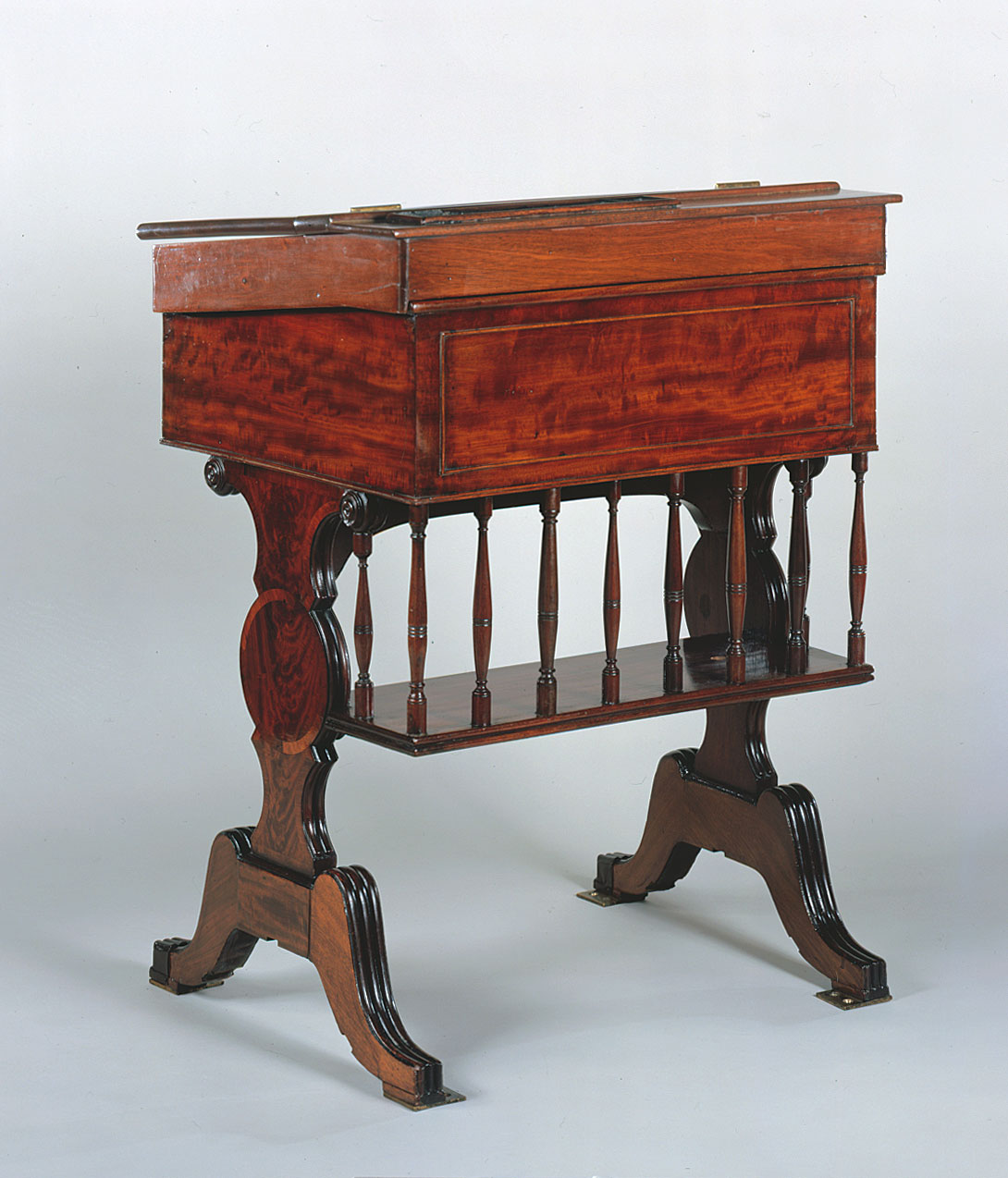 Desk  32 (XXXII)