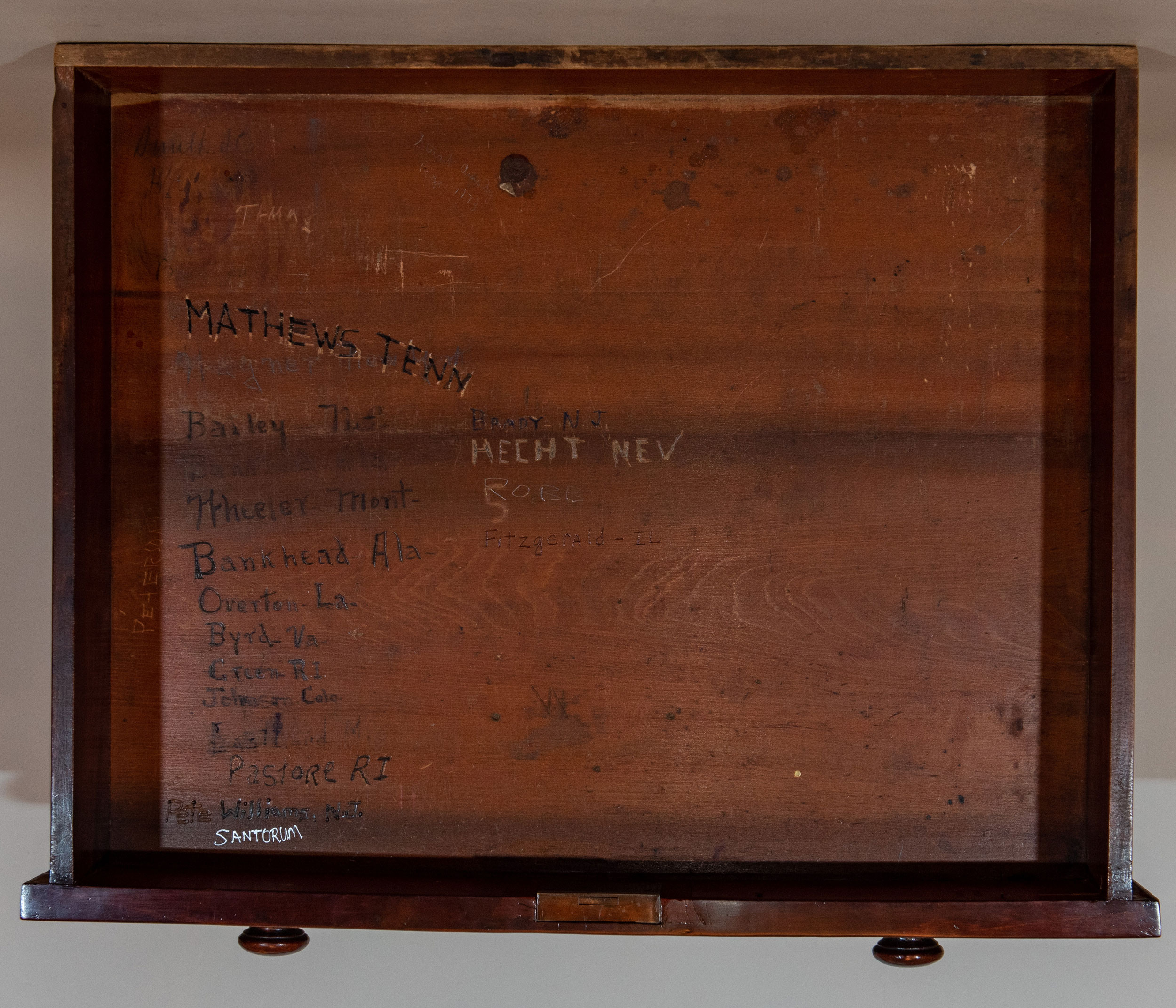 Desk  34 (XXXIV)