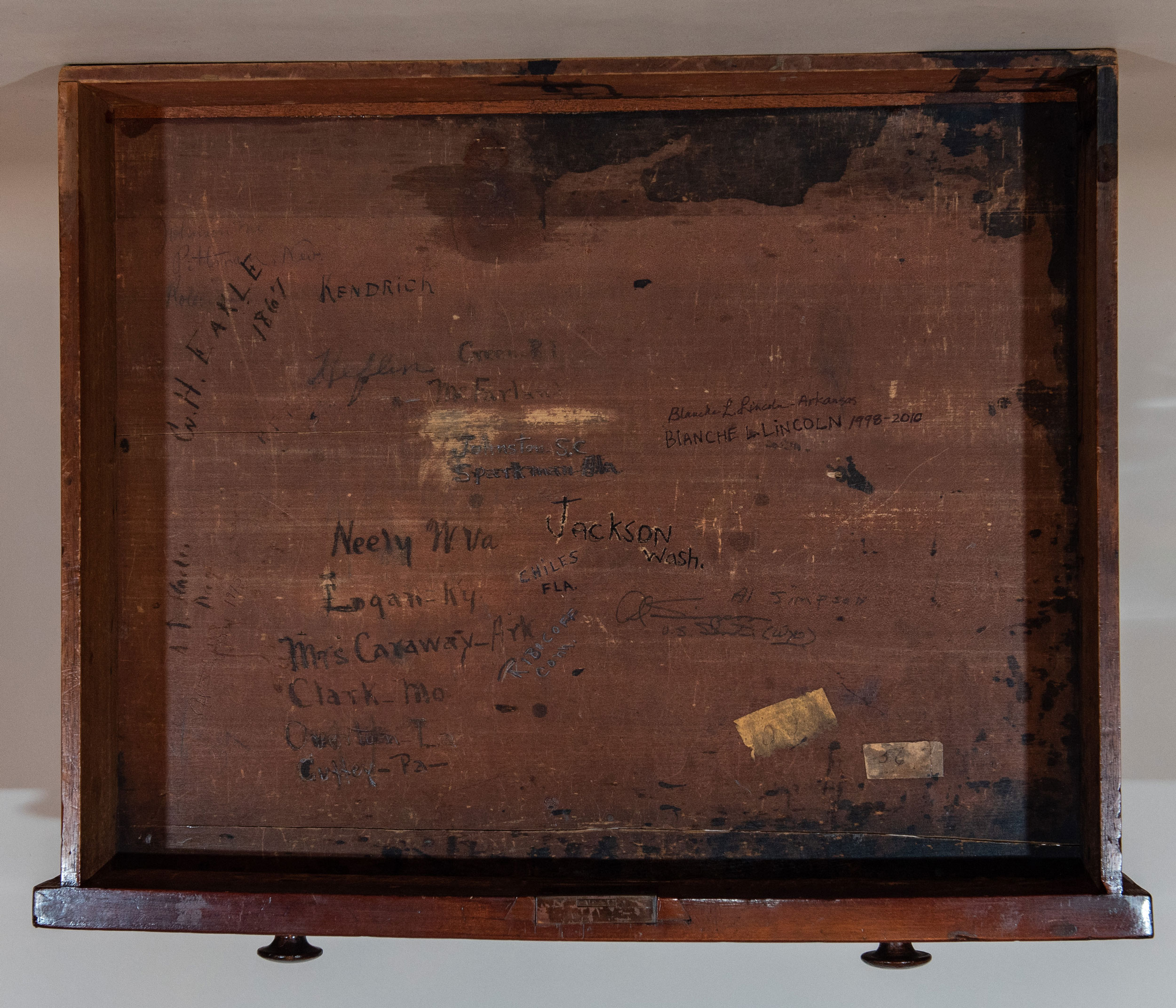 Desk  38 (XXXVIII)