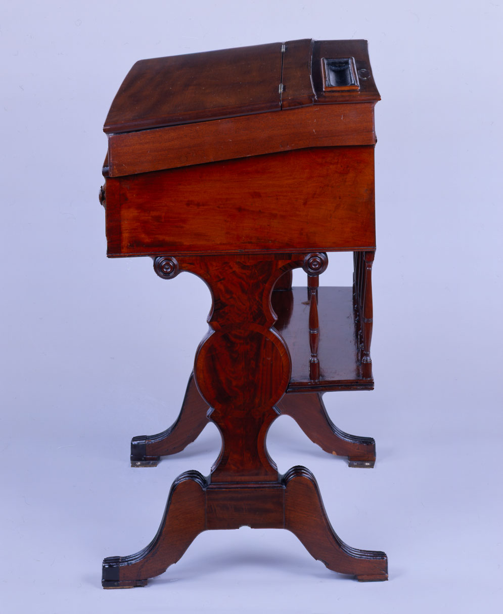 Desk  38 (XXXVIII)