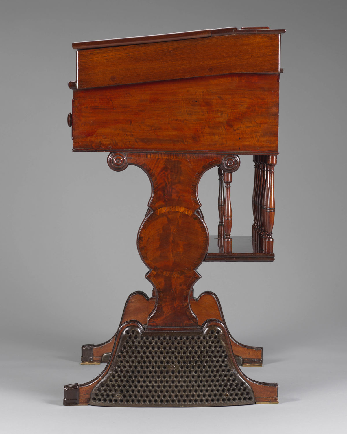 Desk  39 (XXXIX)