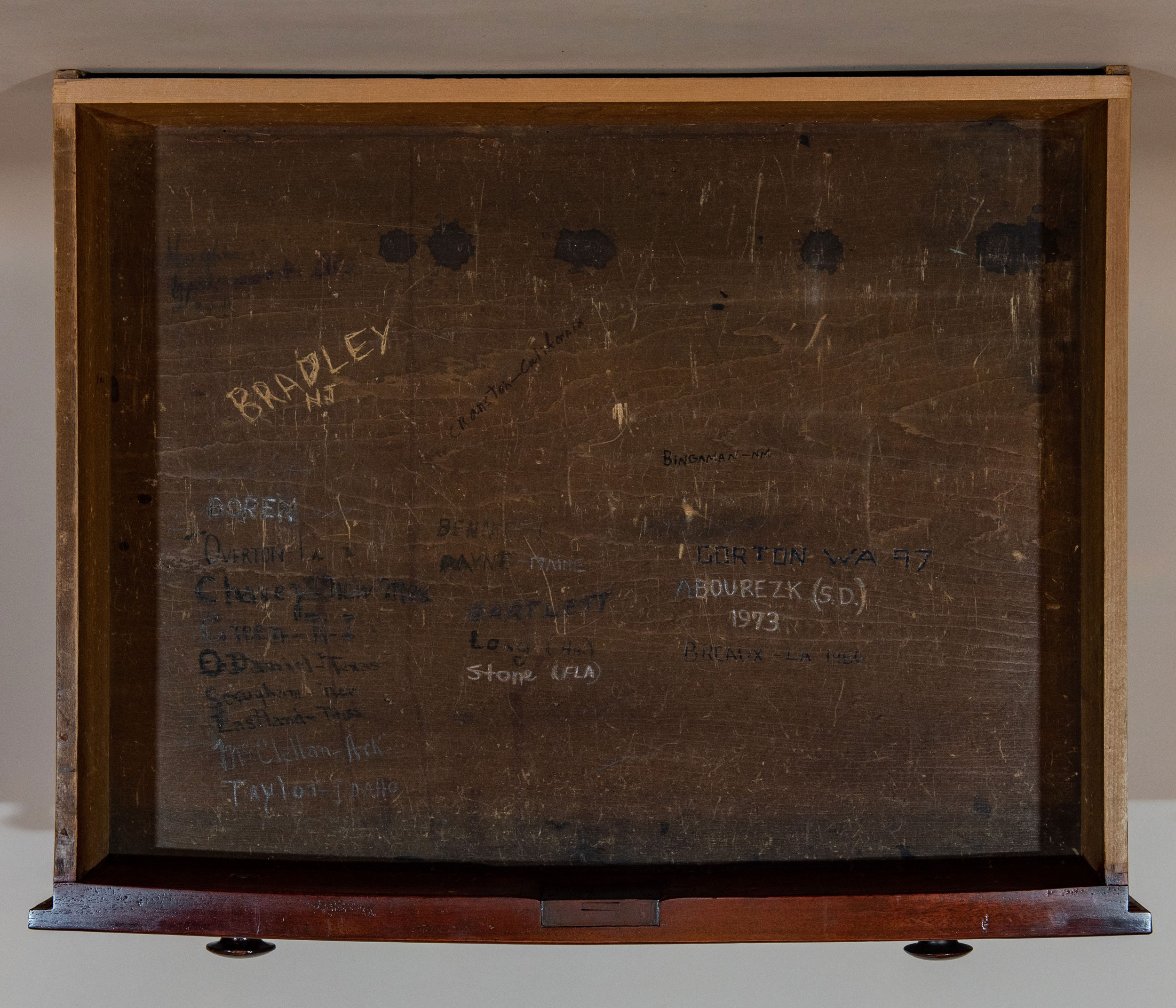 Desk  44 (XLIV)