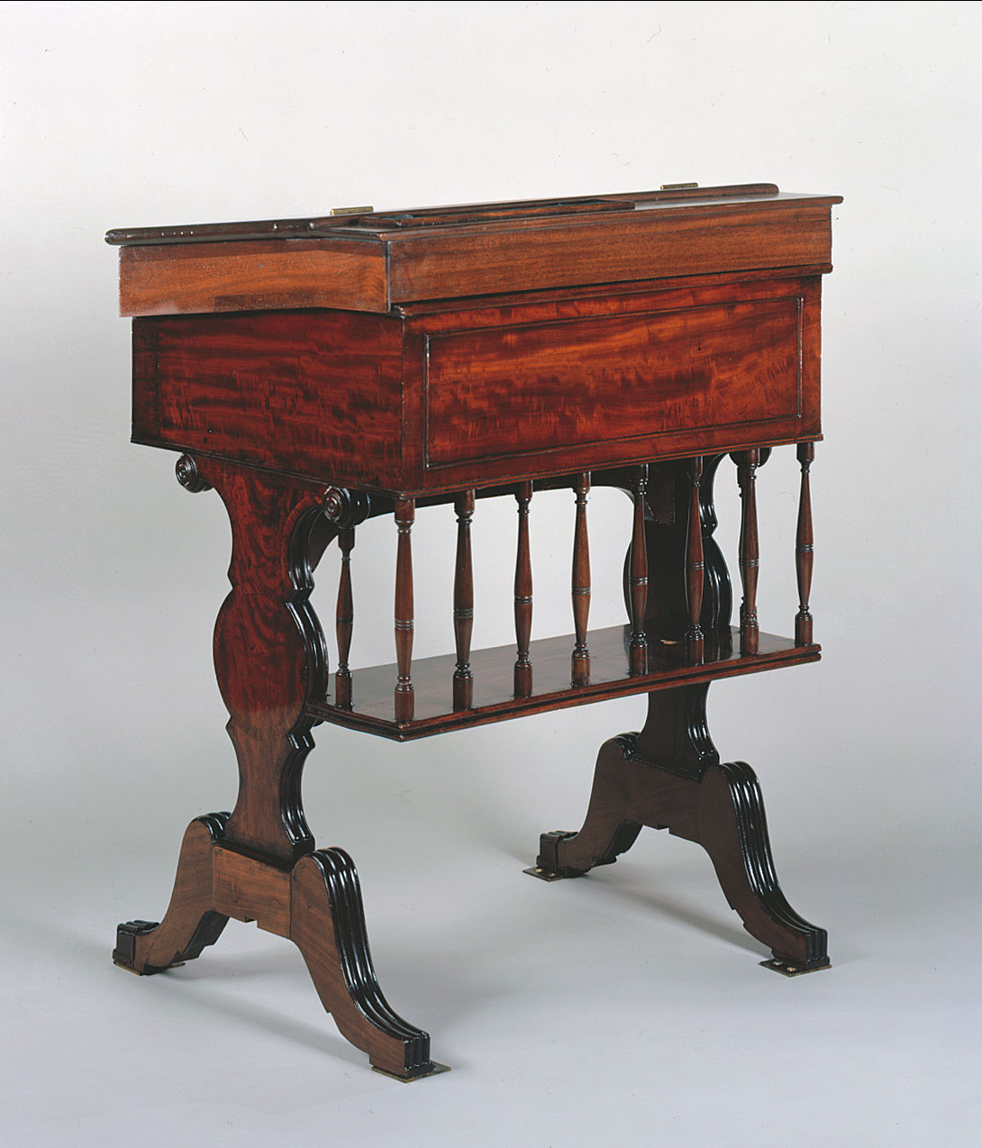 Desk  51 (LI)