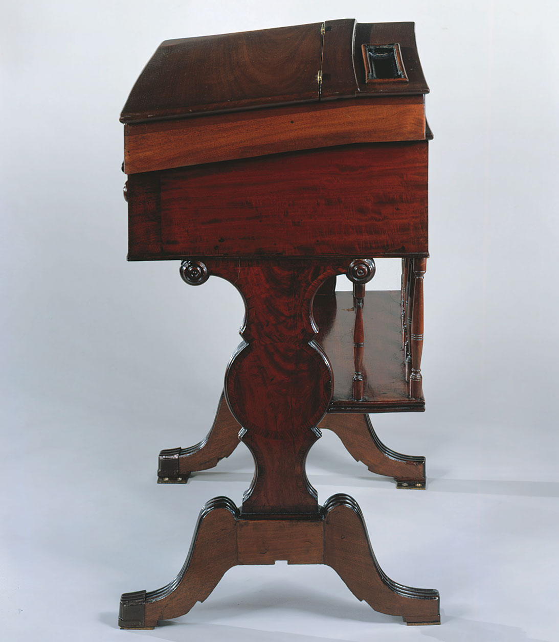 Desk  51 (LI)