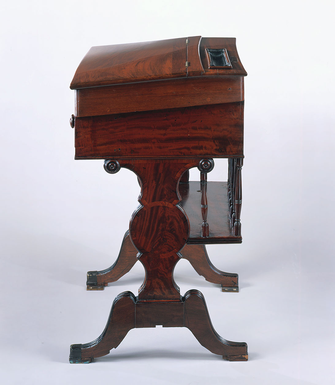 Desk  59 (LIX)