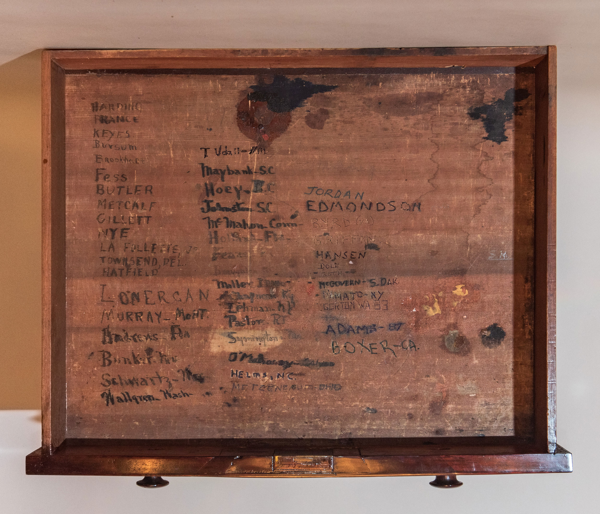 Desk  68 (LXVIII)