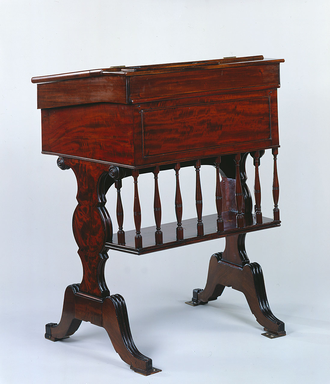 Desk  70 (LXX)