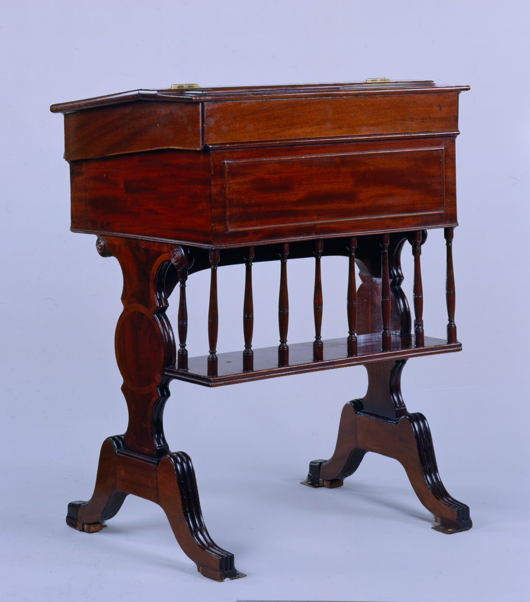 Desk  72 (LXXII)