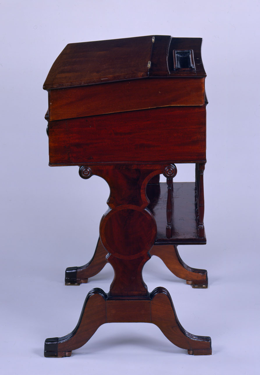 Desk  72 (LXXII)