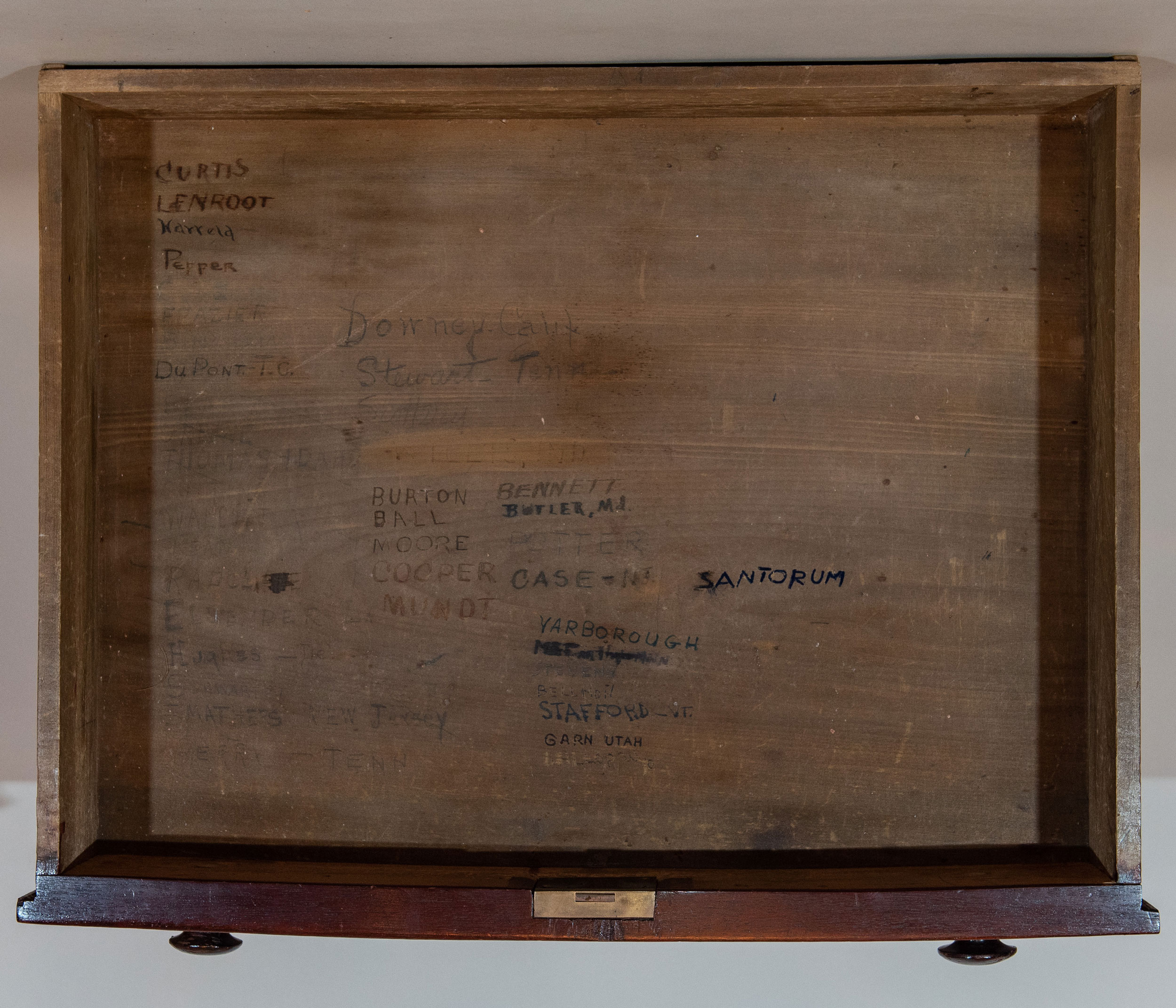 Desk  73 (LXXIII)