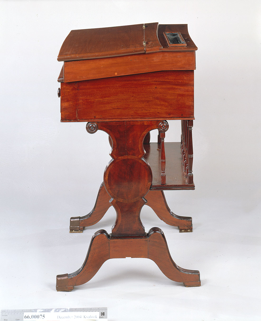 Desk  75 (LXXV)