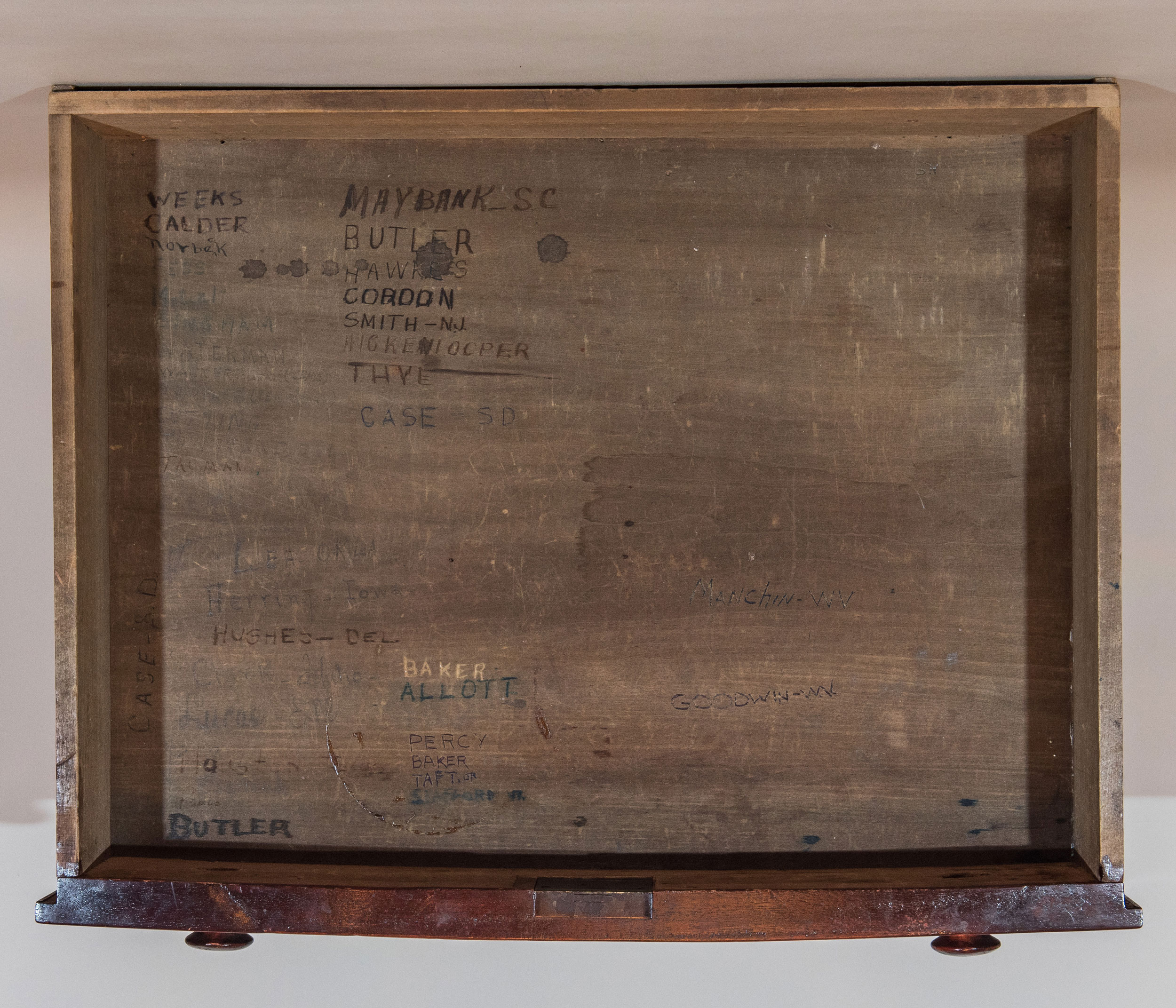 Desk  79 (LXXIX)