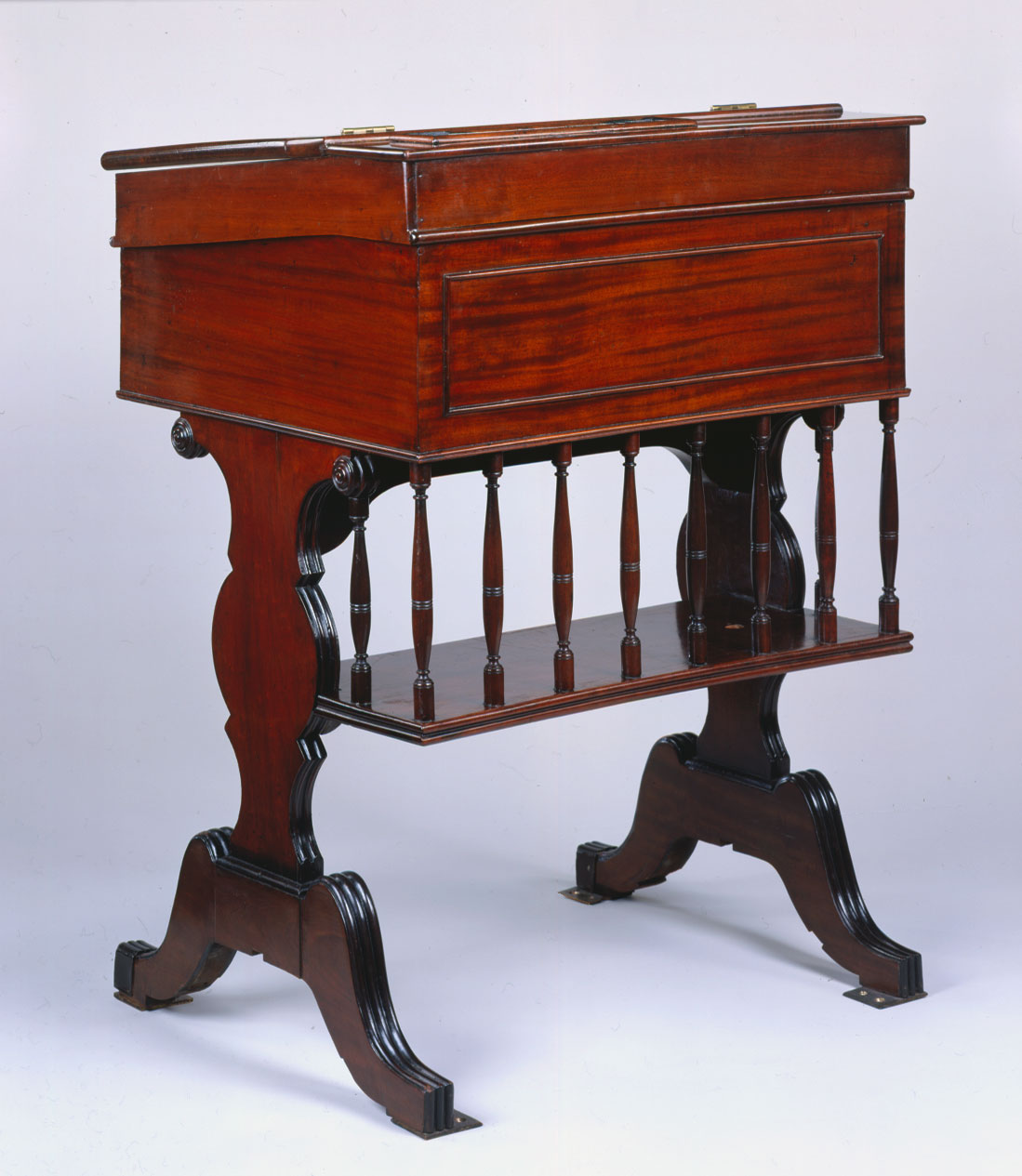 Desk  79 (LXXIX)