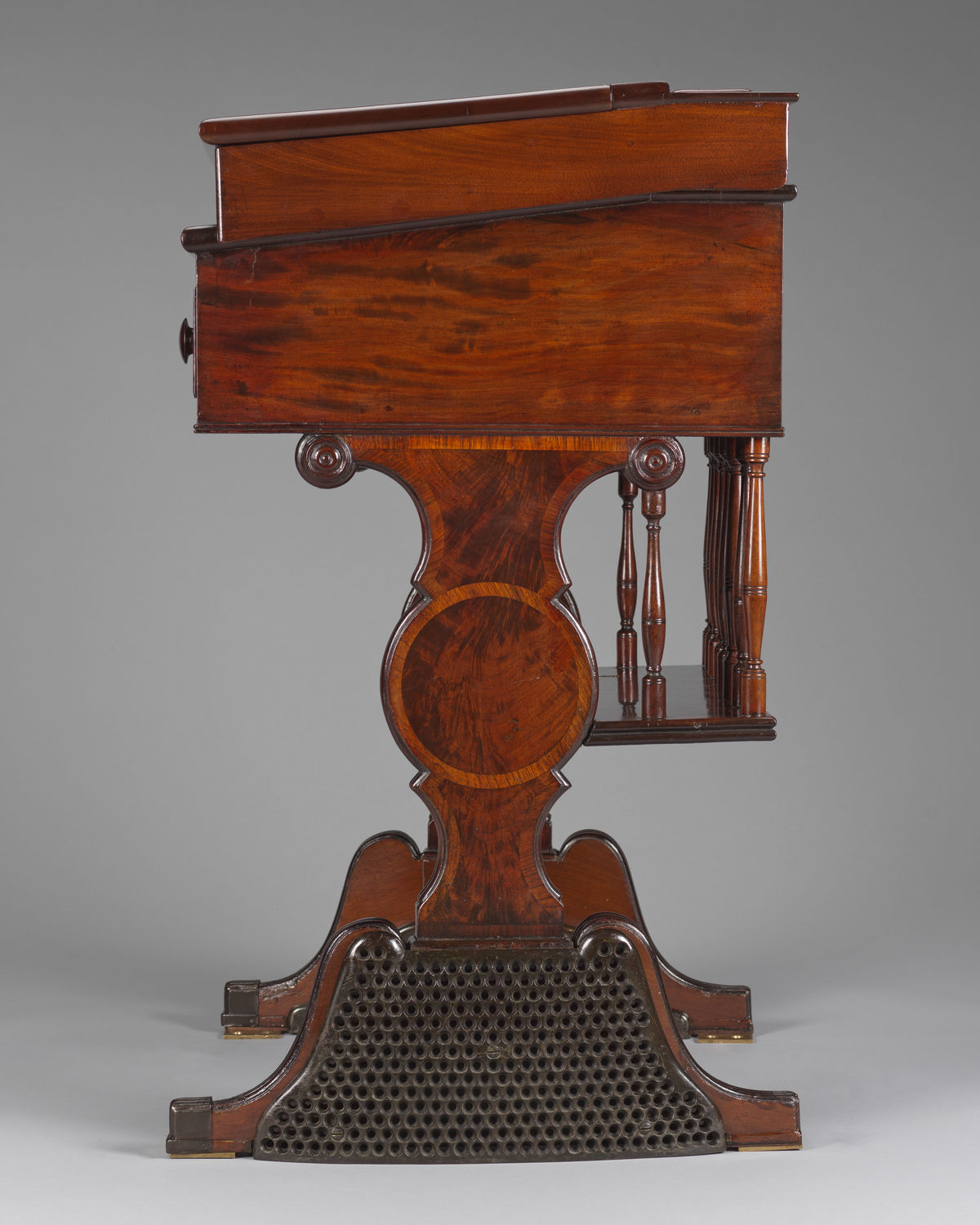 Desk 82 (LXXXII)