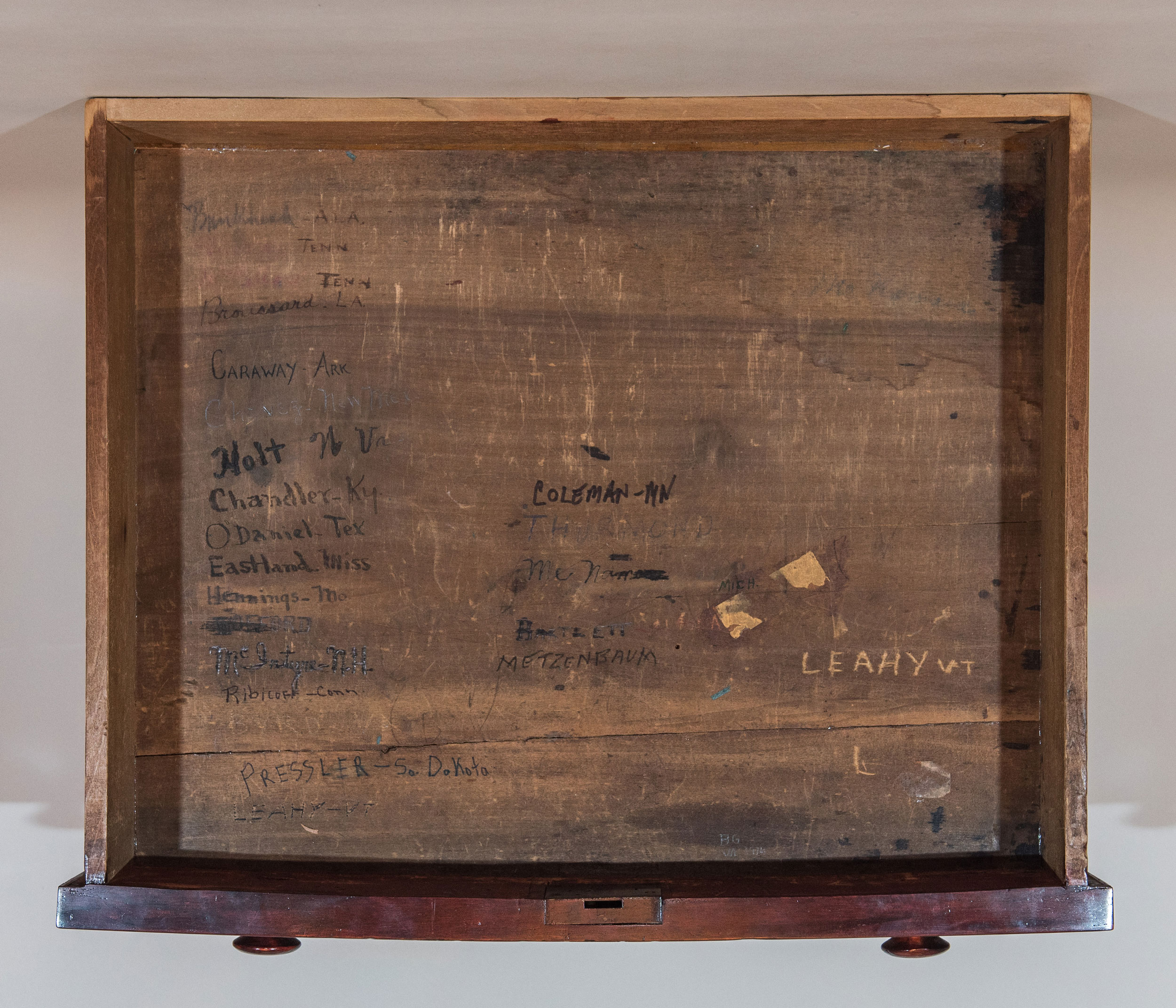 Desk  84 (LXXXIV)