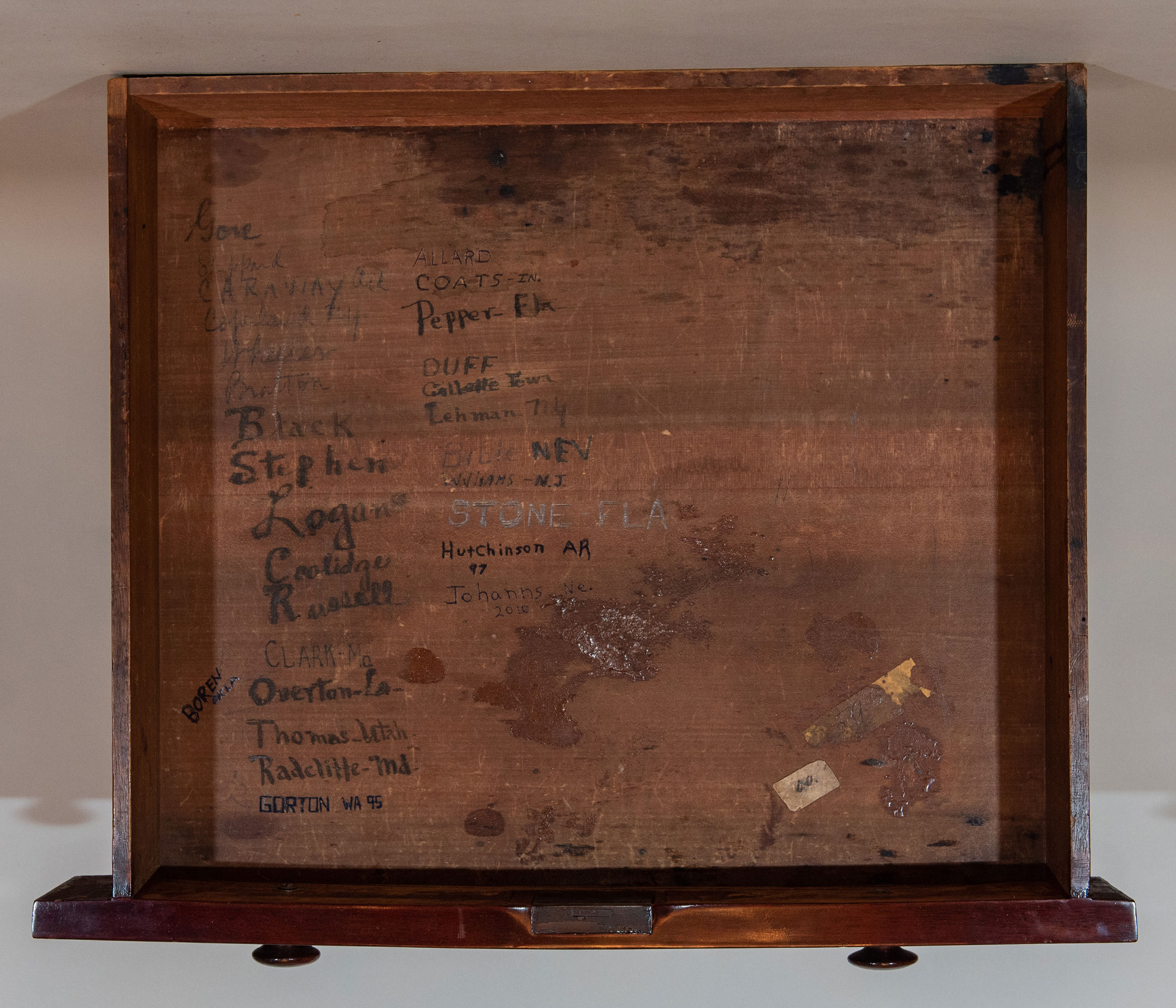 Desk  85 (LXXXV)