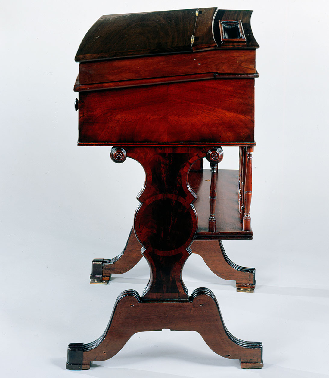 Desk  91 (XCI)