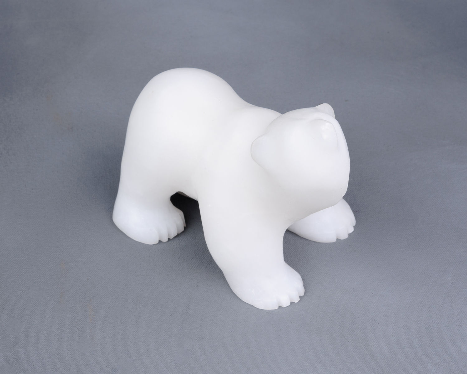 Alabaster Polar Bear Figurine (Acc. No. 71.00005.000)
