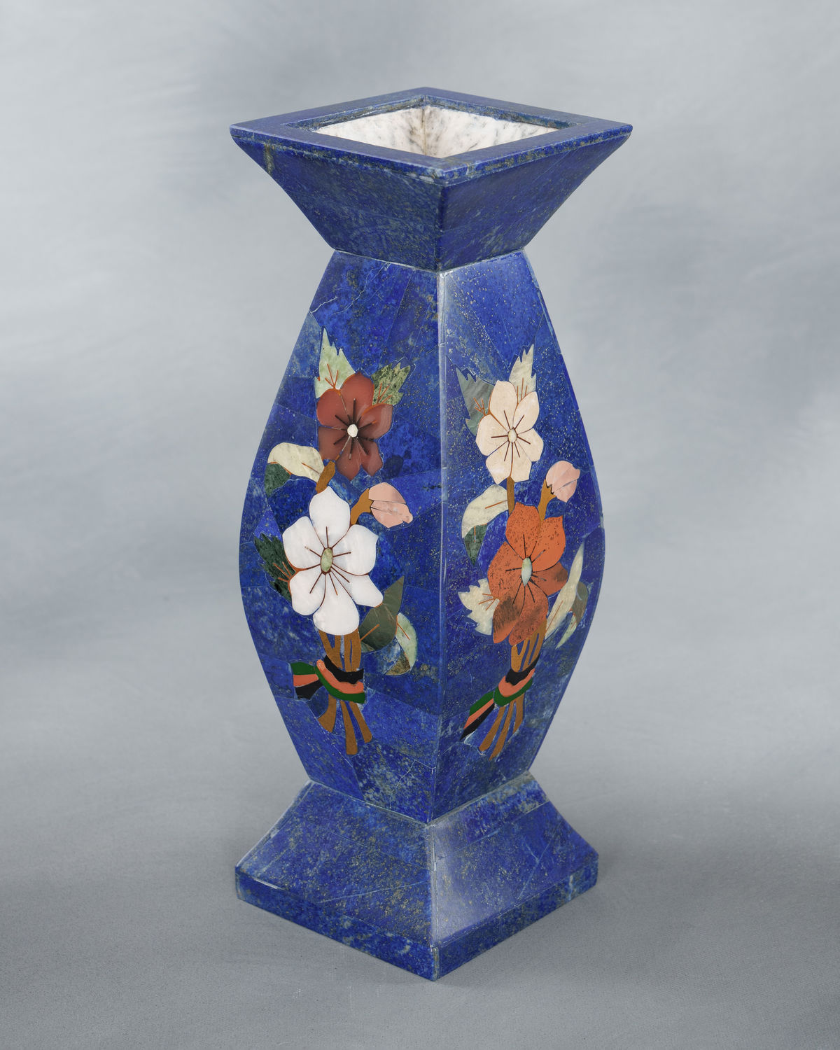 Lapis Vase (Acc. No. 71.00007.000)