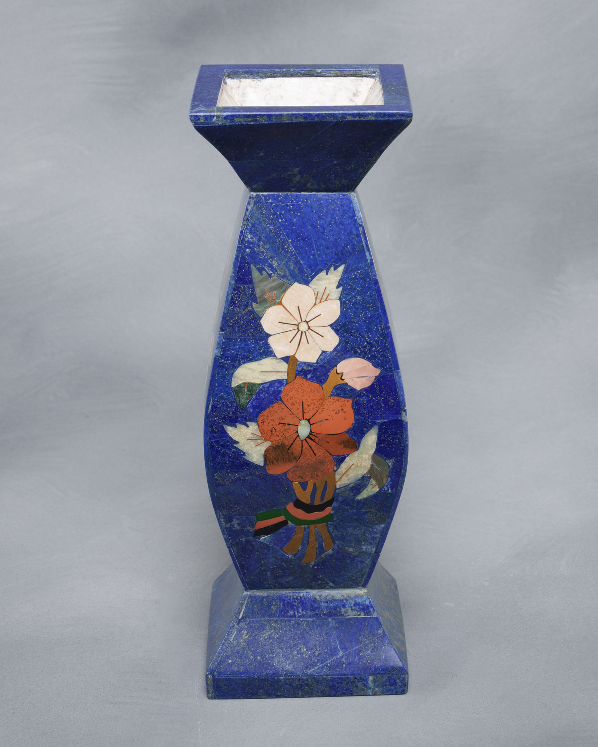 Lapis Vase (Acc. No. 71.00007.000)