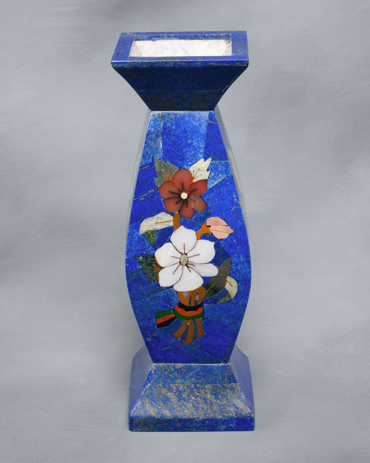 Lapis Vase (Acc. No. 71.00007.000)