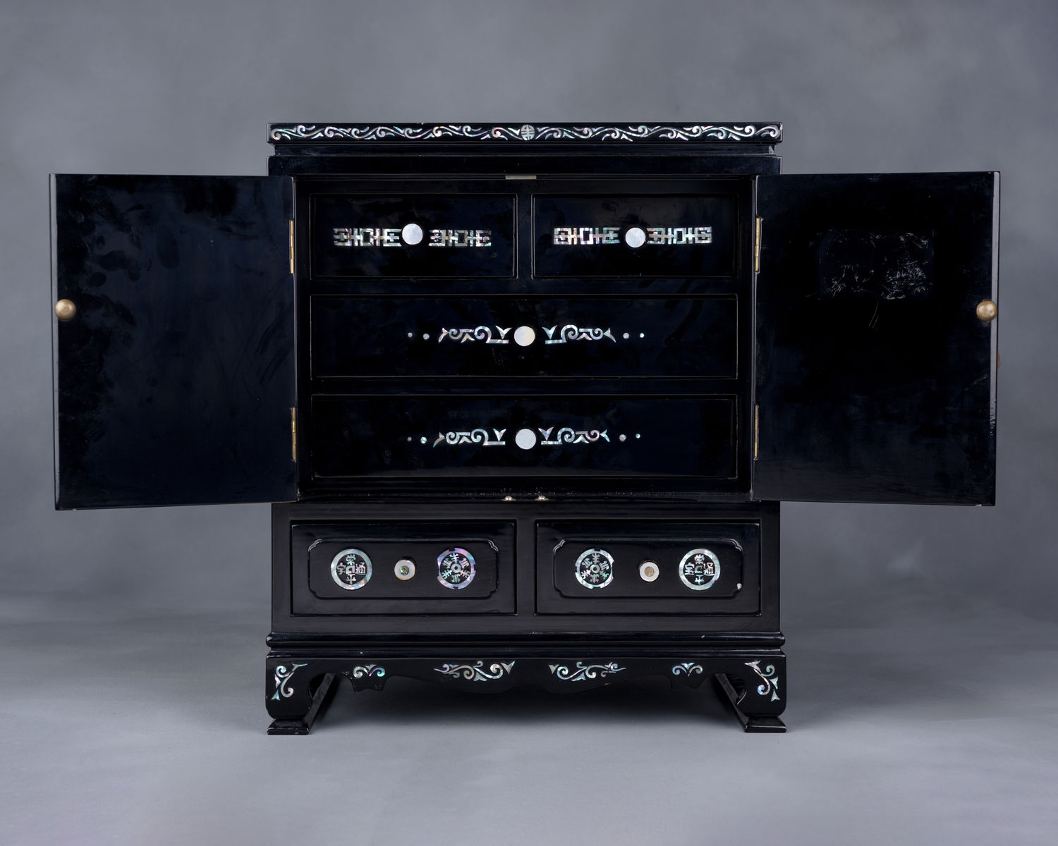 Black Lacquer Cabinet (Acc. No. 79.00045.000)
