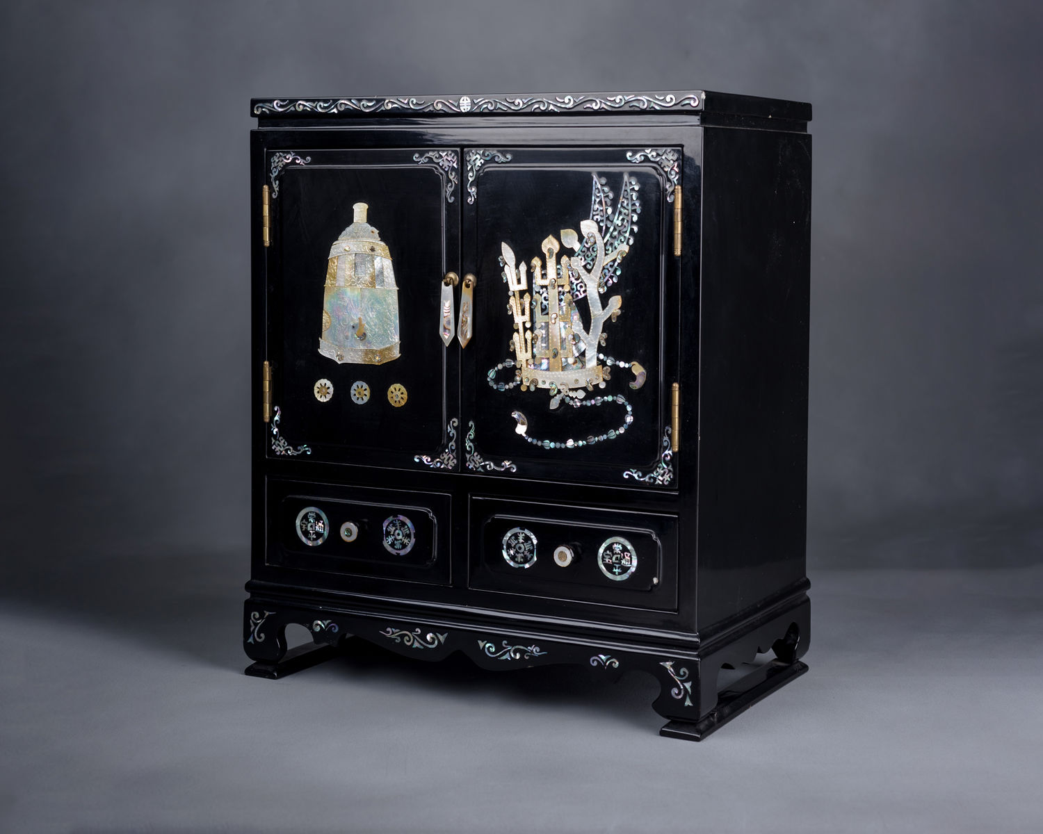 Black Lacquer Cabinet (Acc. No. 79.00045.000)