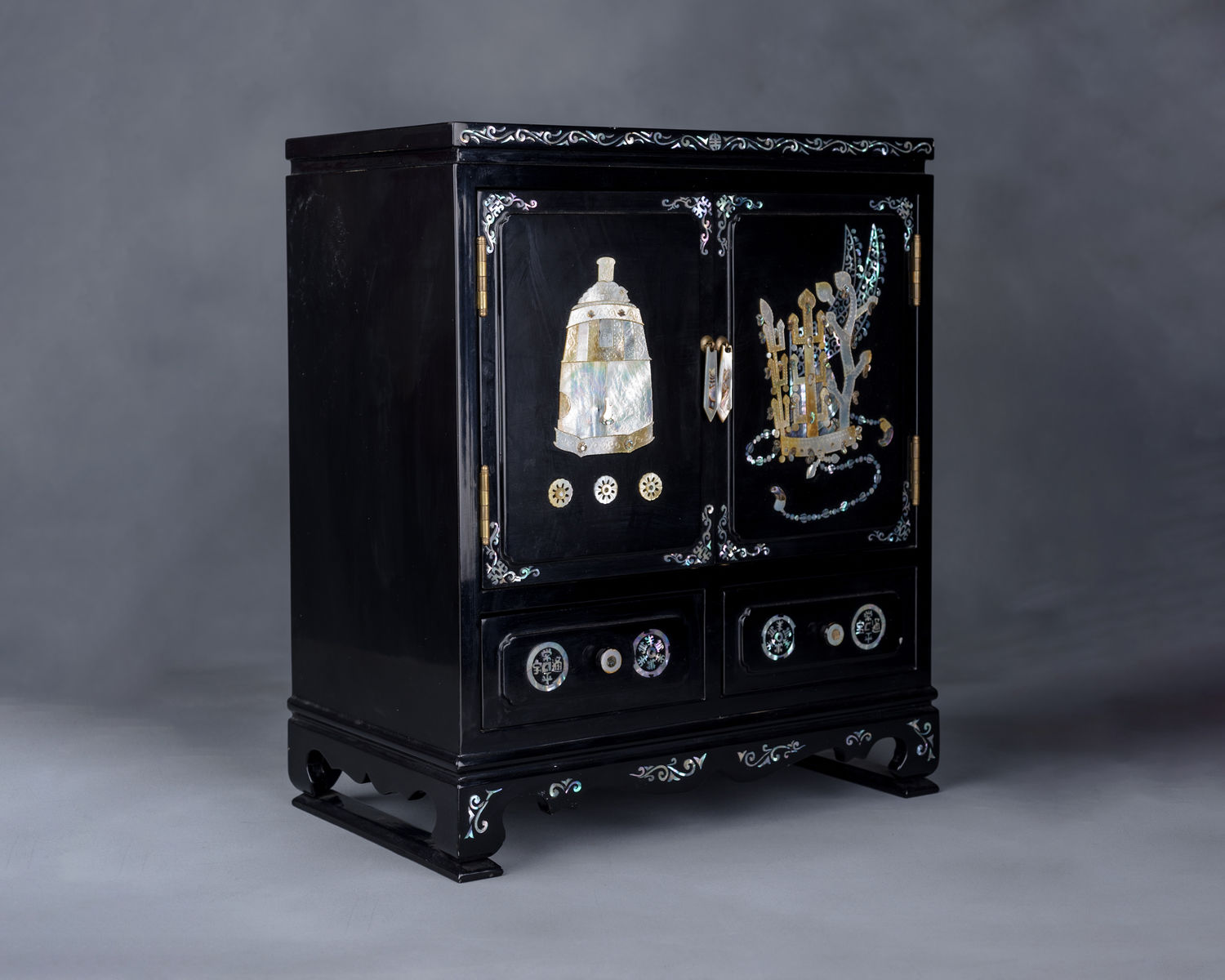 Black Lacquer Cabinet (Acc. No. 79.00045.000)