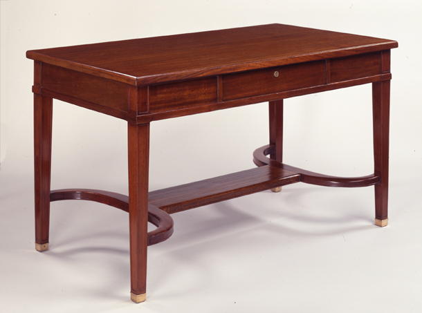 Table (Acc. No. 65.00119.000)