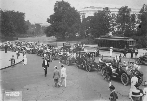 Image: Automobile Procession to Deliver Suffrage Petitions to the Senate, July 31, 1913